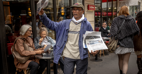 Tổng thống Pháp trao huân chương cao quý nhất cho người bán báo in dạo avatar1769747483769 17697474841311232664237 0 152 571 1066 crop 17697475071021286484110png