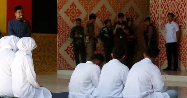 Quan hệ tình dục ngoài hôn nhân, một phụ nữ Indonesia bị đánh 140 roi rồi ngất xỉu avatar1769830258100 1769830258320533307725jpg