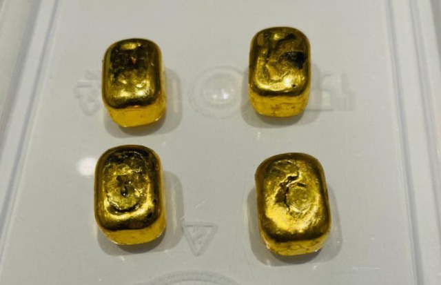 Giấu 4 thỏi vàng trị giá gần 490 triệu đồng trong miệng, một hành khách bị chặn giữ tại sân bay- Ảnh 1.