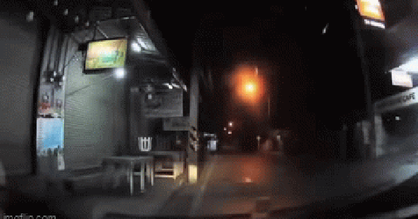 Người đàn ông đang đi thì bị xe bán tải tông tử vong, khoảnh khắc cuối đời của nạn nhân gây ám ảnh avatar1770353002224 1770353002510445600241gifpng