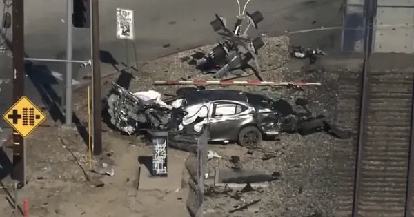 Kinh hoàng cảnh tàu hỏa đâm ô tô trên đường ray khiến 5 người thương vong tại chỗ avatar1770356708264 17703567087602056836458 57 35 470 695 crop 17703567270272000096311png