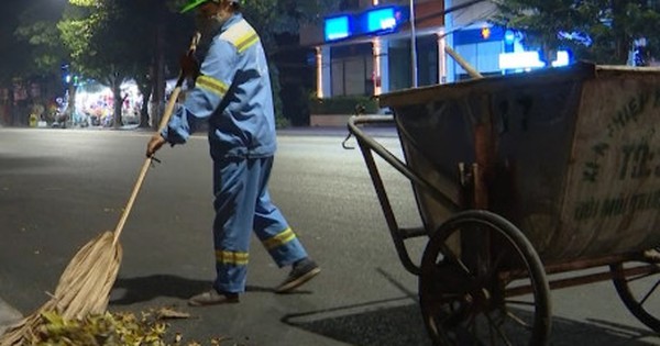 Nữ công nhân môi trường đang làm việc thì nhặt được sổ tiết kiệm 1,4 tỷ đồng đang nằm chơ vơ, công an vào cuộc truy tìm chủ nhân avatar1770367065156 17703670660851795966426jpg