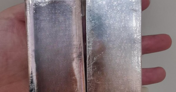 Phát hiện thỏi bạc 15kg trị giá 1,4 tỷ đồng trong gói hàng ship, công an sử dụng nhiều biện pháp nghiệp vụ vào cuộc avatar1770552279070 17705522793121240315391 384 0 890 810 crop 1770552423145817091200jpg