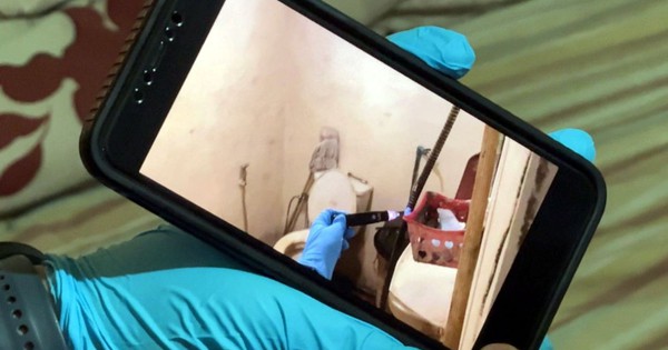 Mẹ gọi điện nhờ kiểm tra vì không liên lạc được với bố, con trai đi vào nhà tắm thì phát hiện 2 thi thể avatar1770784049666 17707840499661624592681jpg