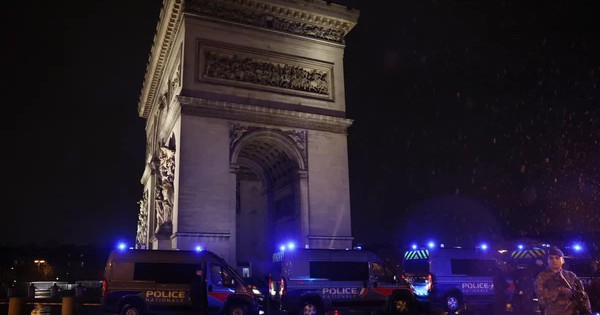 Đâm dao tại Khải Hoàn Môn (Pháp) nhắm vào cảnh sát avatar1771120111503 17711201123701264725628jpg