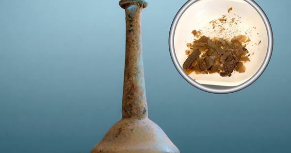 Lọ thuốc 1.900 năm tuổi hé lộ bí mật gây sốc về y học La Mã cổ đại avatar1771139520173 17711395206741225306297jpg