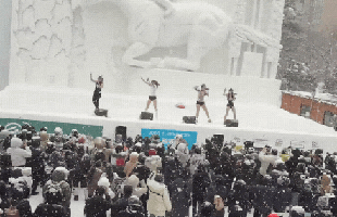 Nhóm nữ cả cõi mạng kêu gọi tan rã: Mặc đồ bơi biểu diễn dưới trời tuyết, bị đe doạ phải đóng phim người lớn avatar1771340794447 1771340794706551263543png