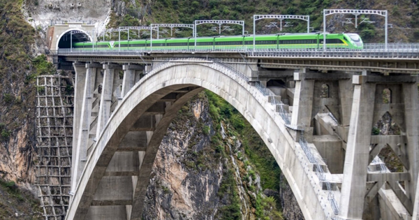 14 năm khoét núi, hơn 150.000 “bể bơi” nước tràn vào khi đào hầm: Láng giềng Việt Nam sắp hoàn thành tuyến đường đi hơn 300 km chỉ mất 4 tiếng rưỡi avatar1771567718081 17715677184621837472933png