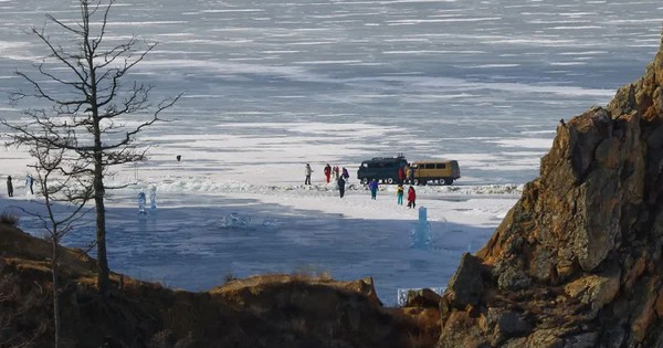 Xe du lịch rơi xuyên qua lớp băng trên hồ Baikal (Nga), 7 người Trung Quốc thiệt mạng avatar1771635085442 17716350856801961069507jpg