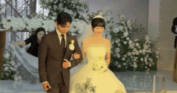 Hot nhất showbiz: Nữ ca sĩ đầu tiên công khai là người song tính đi lấy chồng avatar1771906679784 17719066802831948139987 0 0 209 400 crop 1771906695295557836444gifpng