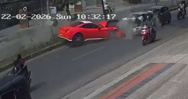 Siêu xe Ferrari trị giá 11,5 tỷ đồng đâm trúng nhiều phương tiện trên phố avatar1772008411983 1772008412159205095335jpg