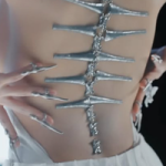 Zoom cận hình ảnh "đắt giá" trong MV tiền tỷ của Mai Dora, fan xuýt xoa, chấm điểm tuyệt đối avatar1772258398004 1772258399069762812054 0 0 315 504 crop 17722585639241473709462png