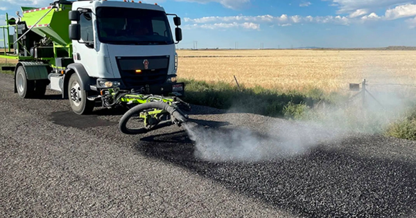 Phát hiện đội xe tải lạ nặng 15 tấn, dùng công nghệ cao vá ổ gà chỉ trong 2 phút, nhanh gấp 7 lần bình thường avatar1772261566076 17722615665471088913206png