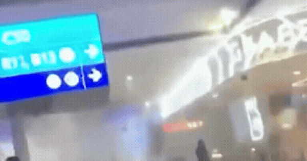 Video: Hành khách hoảng loạn tháo chạy khỏi sân bay Dubai ngập trong khói lửa avatar1772366317844 1772366319084754174256gifpng