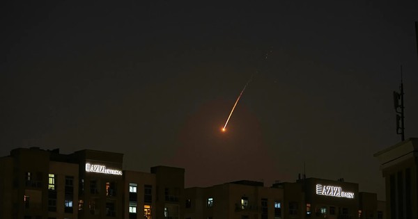 Du khách ở Dubai tưởng tên lửa của Iran là pháo hoa avatar1772433646733 1772433647622930101785jpg