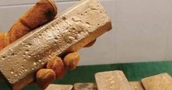 Người đàn ông ngất xỉu khi nhận ra đã "vứt nhầm" 20 thỏi vàng vào thùng rác avatar1772526007390 17725260079972008499248 0 0 315 504 crop 17725260229031356168185png