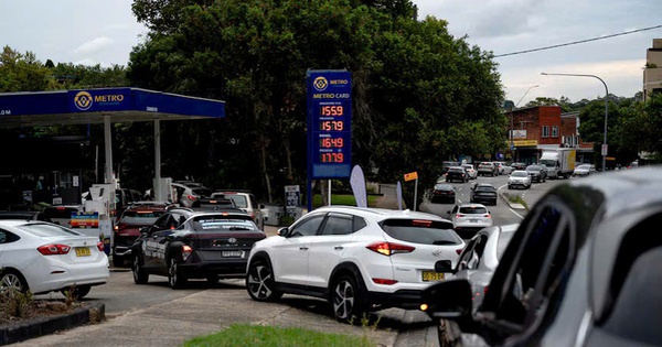 Giá xăng nhiều nơi trên thế giới tăng vọt, người dân xếp hàng dài chờ đổ avatar1772671188033 17726711882172123772435jpg