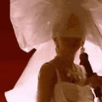 Không tin nổi: Mẹ già 102 tuổi của nữ diva đình đám quyết “bào” con gái quá cố đến tận cùng b 1768232967781572793551 0 0 232 444 crop 17682330024971301527359gifpng