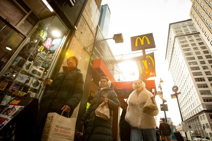 215.000 cửa hàng đồ ăn nhanh tại Mỹ gặp khó vì một chiếc burger, nhiều thương hiệu phải đóng cửa hàng trăm chi nhánh, cân nhắc bán mình- Ảnh 2.