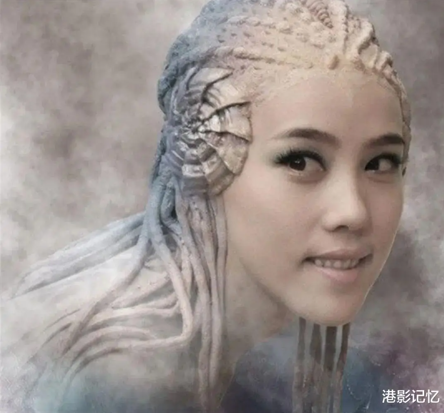 Một sao nữ được bạn trai thiếu gia đập tiền 3.400 tỷ nâng đỡ, đến Dương Mịch cũng bị bắt phải