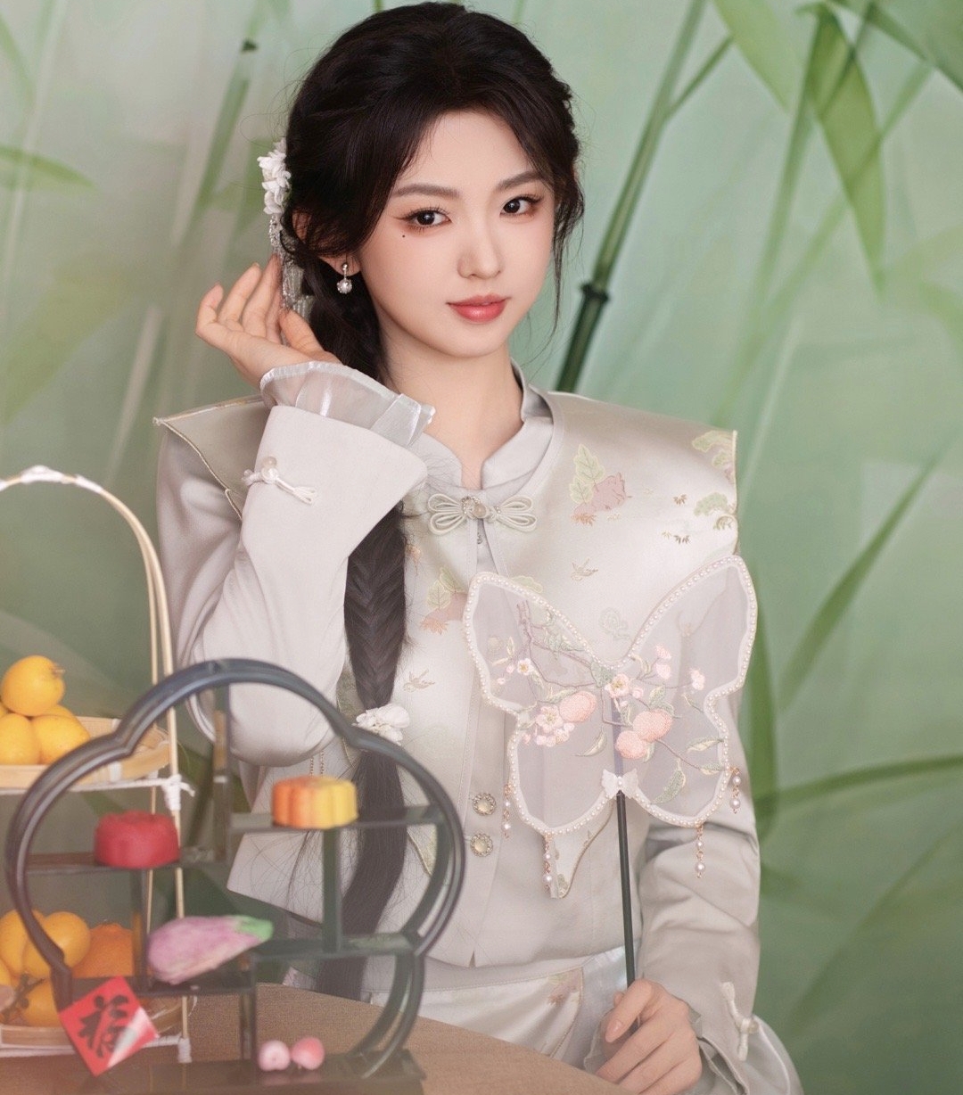 Lần đầu có phim ngôn tình mới chiếu 3 ngày đã đạt 1 tỷ view, nữ chính là thiên kim tiểu thư đẹp sang quá đỗi- Ảnh 2. Lần đầu có phim ngôn tình mới chiếu 3 ngày đã đạt 1 tỷ view, nữ chính là thiên kim tiểu thư đẹp sang quá đỗi- Ảnh 2.