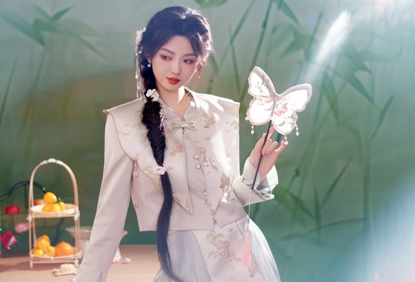 Lần đầu có phim ngôn tình mới chiếu 3 ngày đã đạt 1 tỷ view, nữ chính là thiên kim tiểu thư đẹp sang quá đỗi- Ảnh 4. Lần đầu có phim ngôn tình mới chiếu 3 ngày đã đạt 1 tỷ view, nữ chính là thiên kim tiểu thư đẹp sang quá đỗi- Ảnh 4.