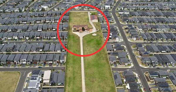 Ngôi nhà "cứng đầu" nhất thế giới, được đền bù 1.051 tỷ đồng vẫn không chịu rời đi: Chủ nhà bị chỉ trích vì 1 lý do rất kỳ lạ ban sao cua gia toc giau nhat the gioi 4 17675873908521381273143 1767589621398 1767589621676928237036 1 49 398 685 crop 17675896380201844747183jpg