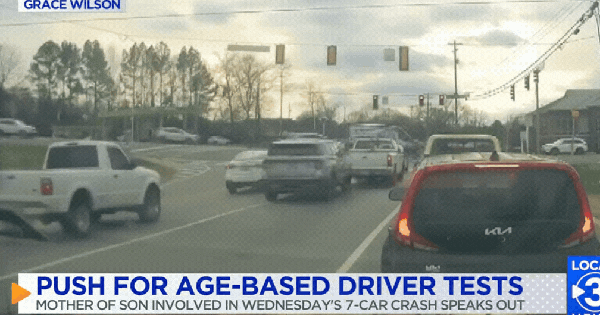 Clip: Cụ bà 83 tuổi đạp nhầm chân ga, lao xe vào loạt ô tô đang dừng đèn đỏ ban sao cua gia toc giau nhat the gioi 40 1769416052715831060349gifpng