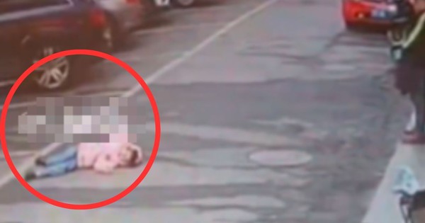 Mẹ cố tình trốn sau khi trả con về nhà chồng cũ, bé gái gào khóc đi tìm rồi sốc tim tử vong ngay trên phố ban sao cua gia toc giau nhat the gioi 6 103459 1768460222854 176846022331086931176jpg