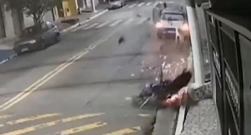 Ghen tuông, cô gái lái ô tô tông bạn trai và bạn thân tử vong- Ảnh 1.