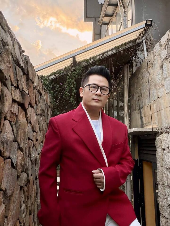 Bằng Kiều tạm dừng hoạt động sau đêm diễn gây xôn xao- Ảnh 1. Bằng Kiều tạm dừng hoạt động sau đêm diễn gây xôn xao- Ảnh 1.