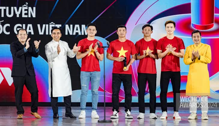 Những khoảnh khắc lịch sử Vbiz không bao giờ có thể lặp lại chỉ có tại WeChocie Awards- Ảnh 9. Những khoảnh khắc lịch sử Vbiz không bao giờ có thể lặp lại chỉ có tại WeChocie Awards- Ảnh 9.