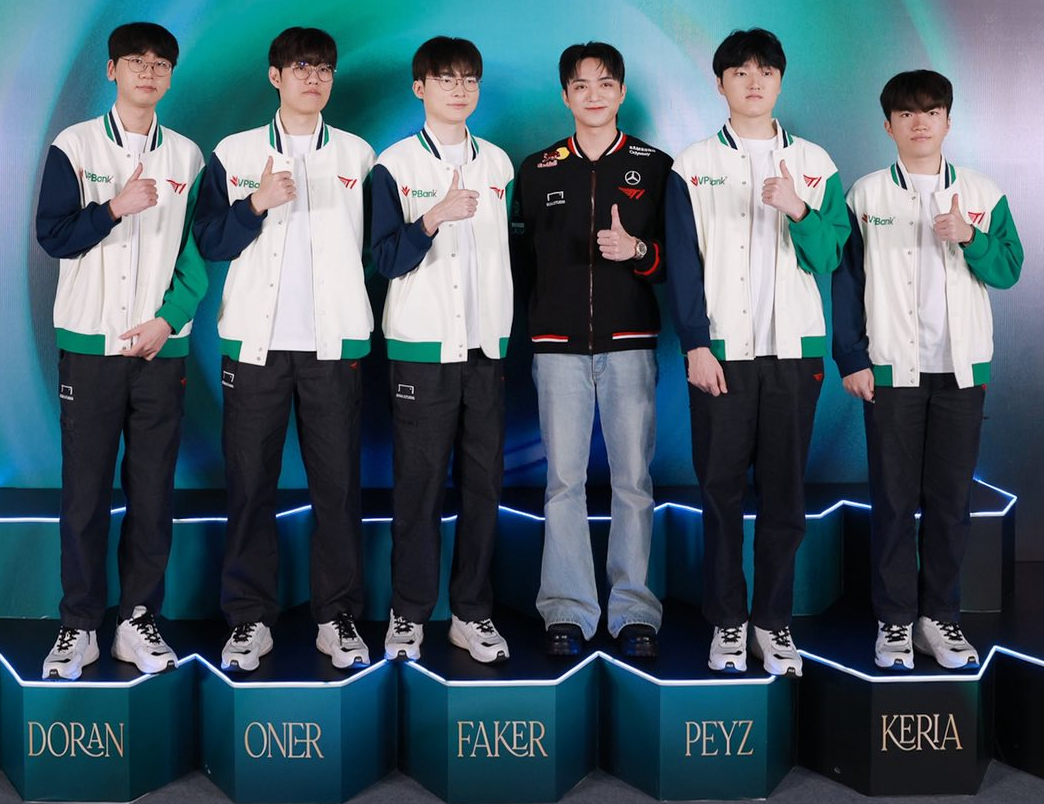 Có là SOOBIN thì cũng lắp bắp khi đứng cạnh Faker, đứng giữa đội hình T1 mới nhận ra 1 sự thật cay đắng- Ảnh 1.