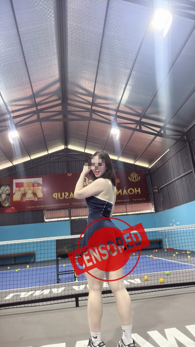 Ăn mặc hở hang trên sân Pickleball, hot girl khiến cộng đồng mạng lại được một phen phẫn nộ- Ảnh 1.