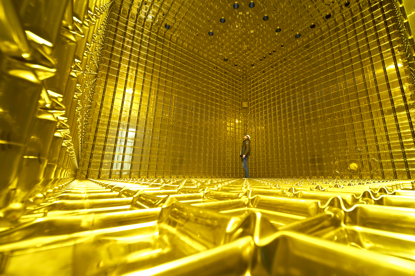 36 nước hợp lực xúc 800.000 tấn đá sâu 1.222m: Xây công trình