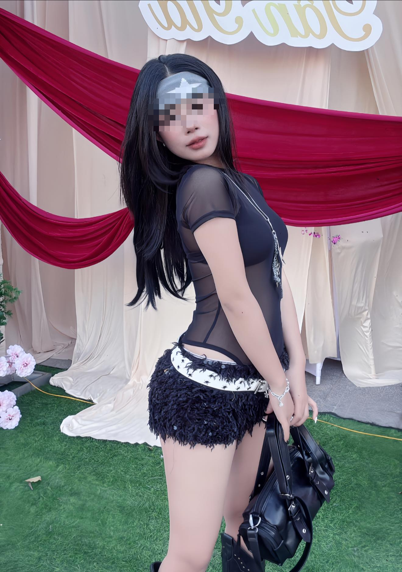 Ăn mặc phản cảm đi lễ cưới, hot girl khiến người xem phẫn nộ vì thiếu tinh tế- Ảnh 2.