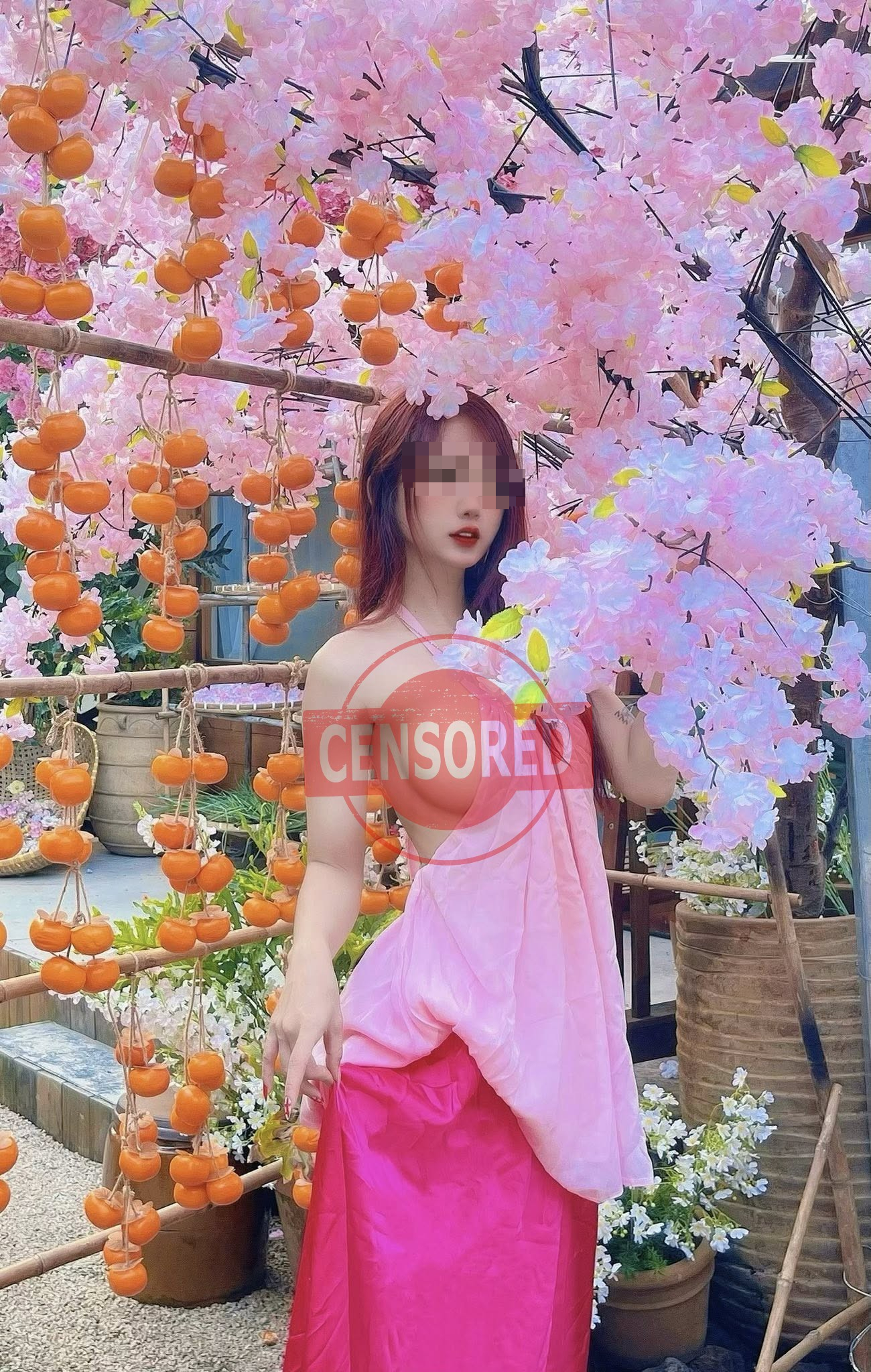 "Hú hồn" với bộ ảnh áo dài của hot girl xinh đẹp, cách tân theo phong cách quá táo bạo khiến người xem e ngại base64 1771422767698123331654 1771474028652 17714740316431838923521