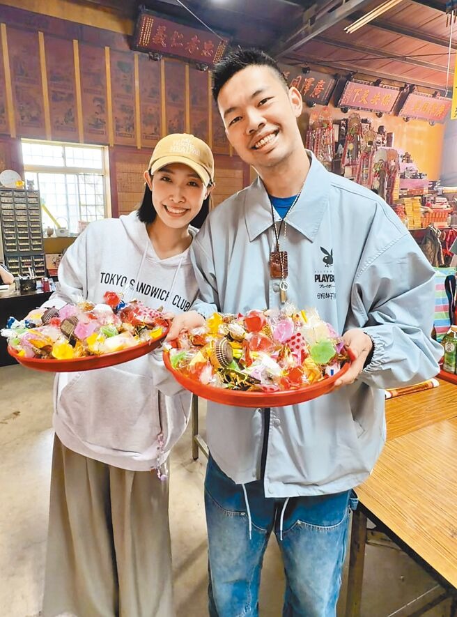 Nam diễn viên bị cấm sóng vô thời hạn giờ đi bán củ cải muối, để vợ MC nuôi cả nhà 8 miệng ăn- Ảnh 3.