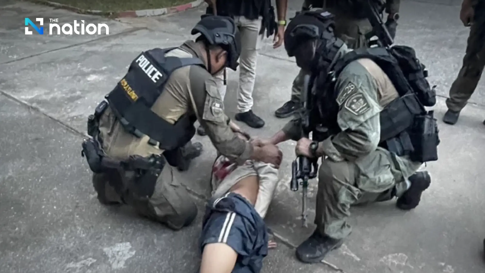 Thái Lan: Cảnh sát bắn hạ thanh niên xông vào trường học nổ súng, sát hại hiệu trưởng- Ảnh 1.