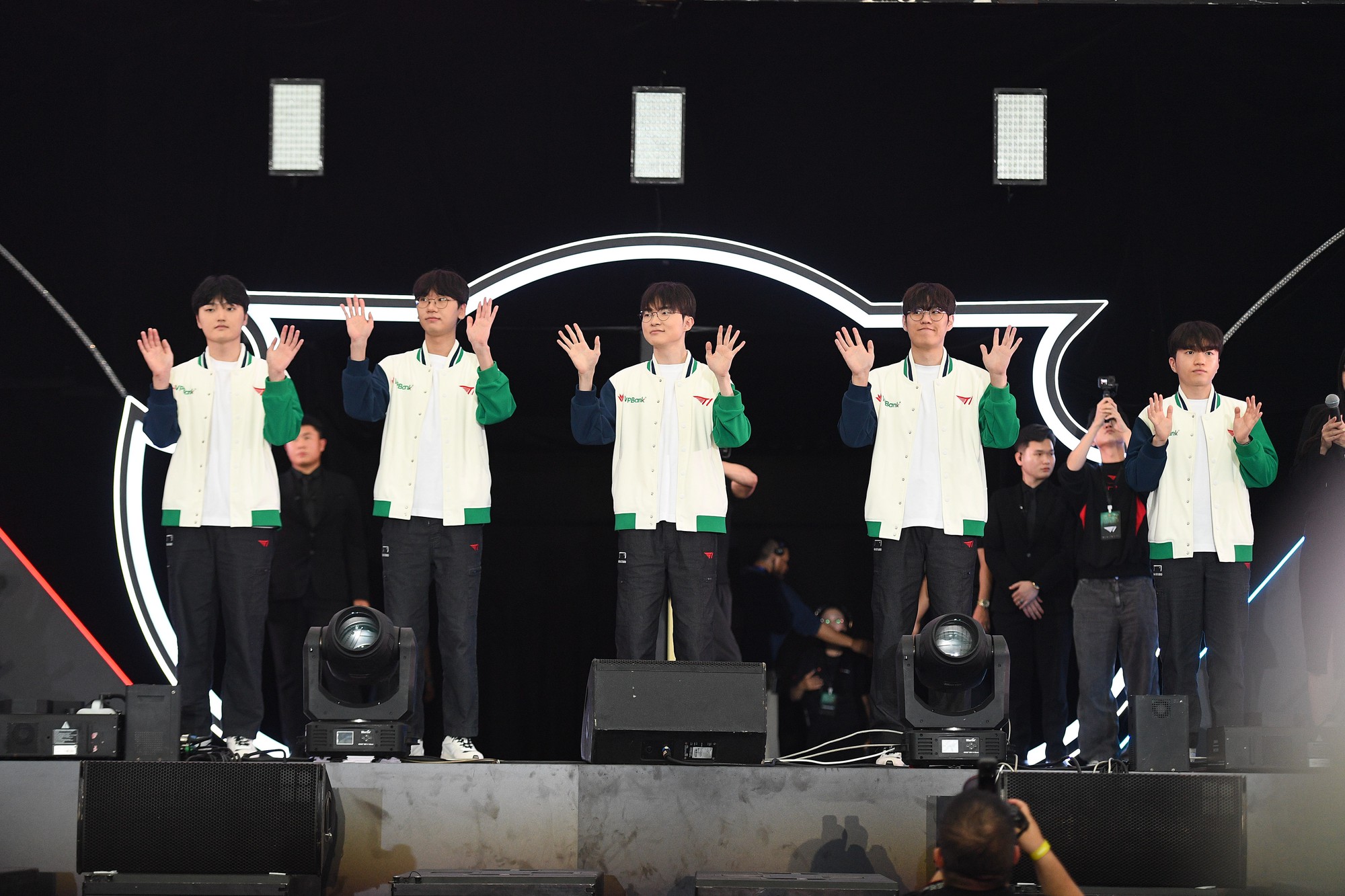 Khoảnh khắc chấn động: Faker nói tiếng Việt