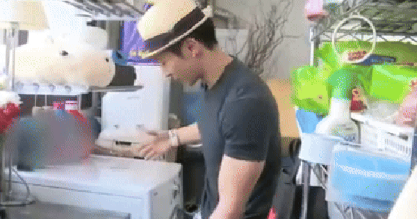 Nam ca sĩ điển trai ế suốt 13 năm vì bị hôi miệng bri1 1767702089369297953751 0 0 241 460 crop 1767702103494305234489gifpng