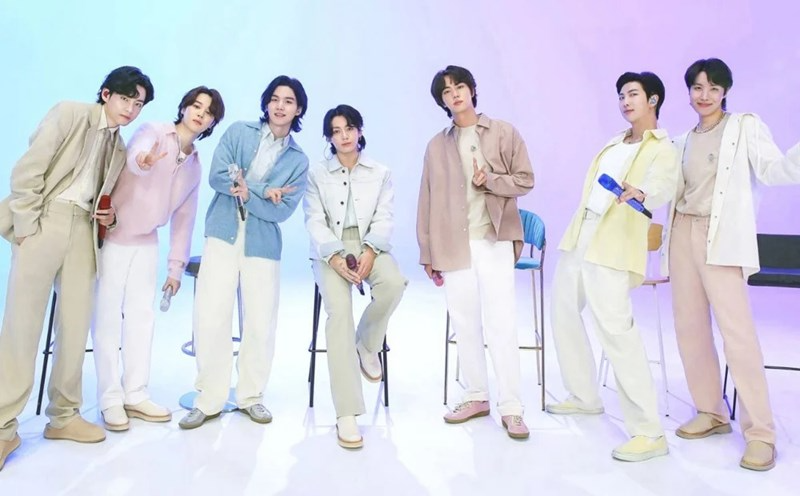 "Bắt gọn" V (BTS) bên cô gái lạ! bts 1772426507288 1772426509508770675785