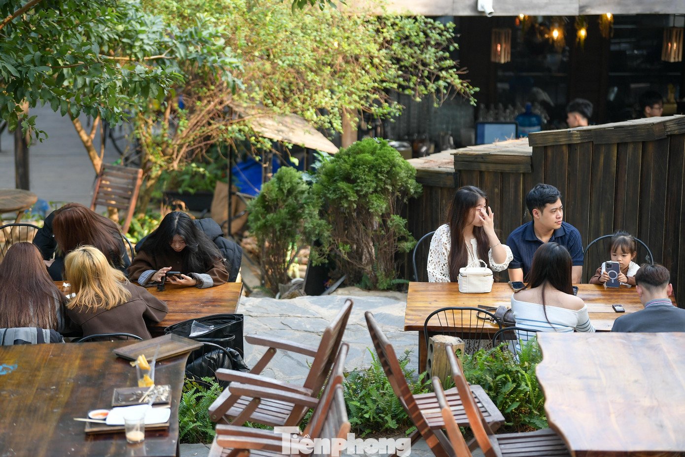 Giới trẻ lên núi uống cà phê, tận hưởng không khí đầu năm - 10