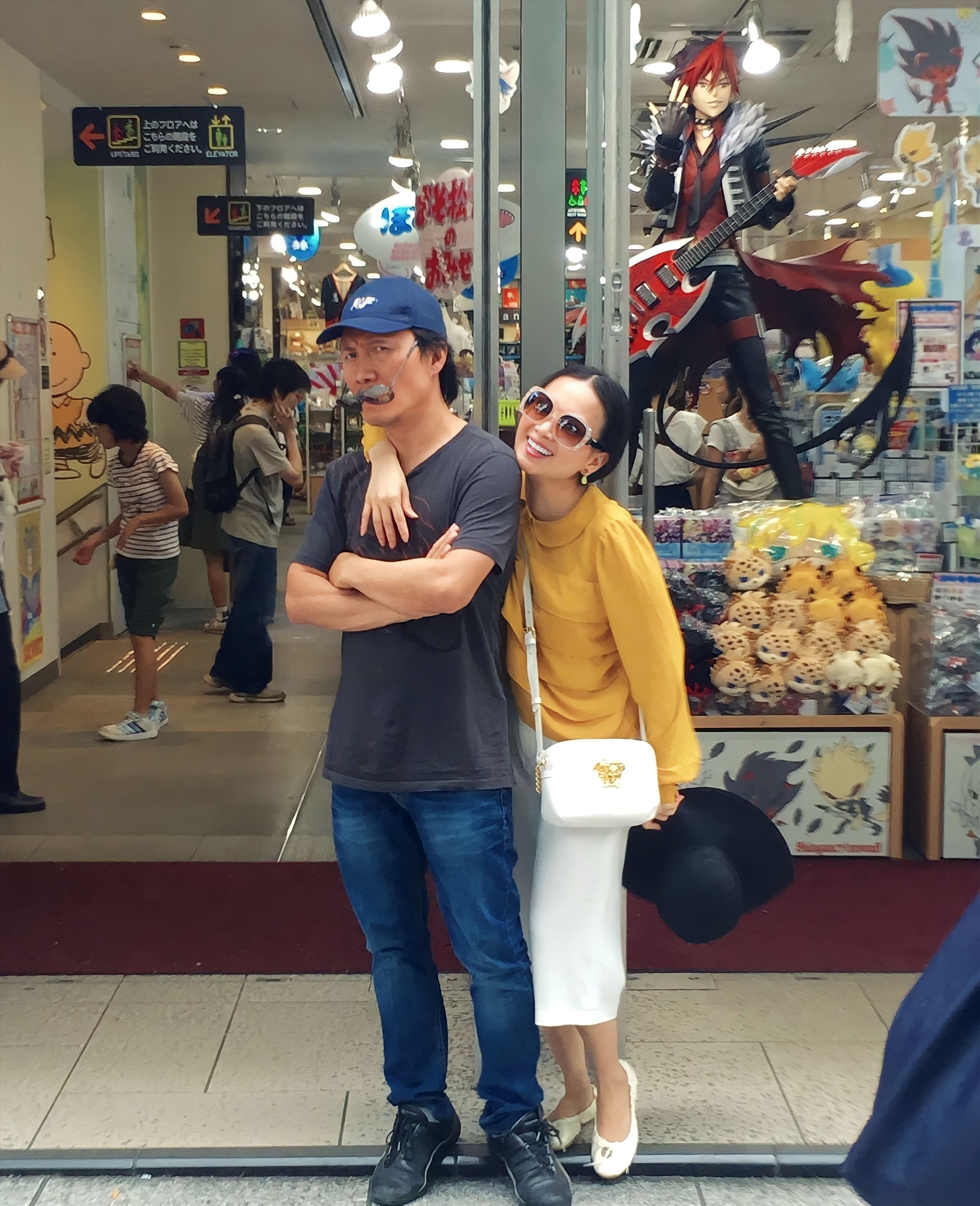 Cảnh làm dâu gây ngỡ ngàng của nữ ca sĩ Việt trong nhà chồng tỷ phú Mỹ- Ảnh 2. Cảnh làm dâu gây ngỡ ngàng của nữ ca sĩ Việt trong nhà chồng tỷ phú Mỹ- Ảnh 2.