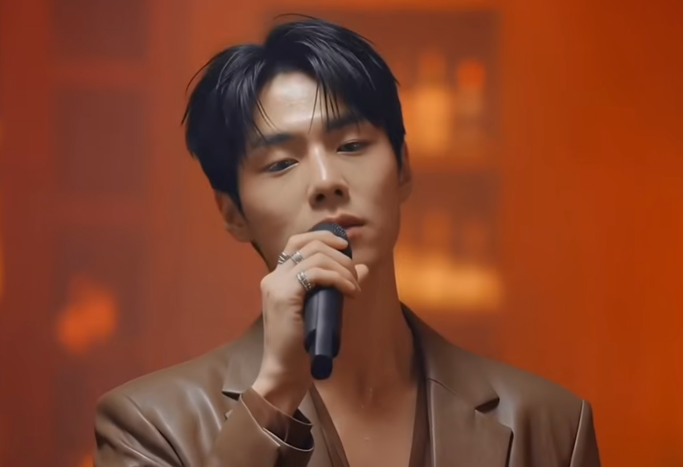 cai-si-ai-4-1771404800-91-width1390height951 Nam ca sĩ AI hát trên sóng đêm Giao thừa là ai? - 1