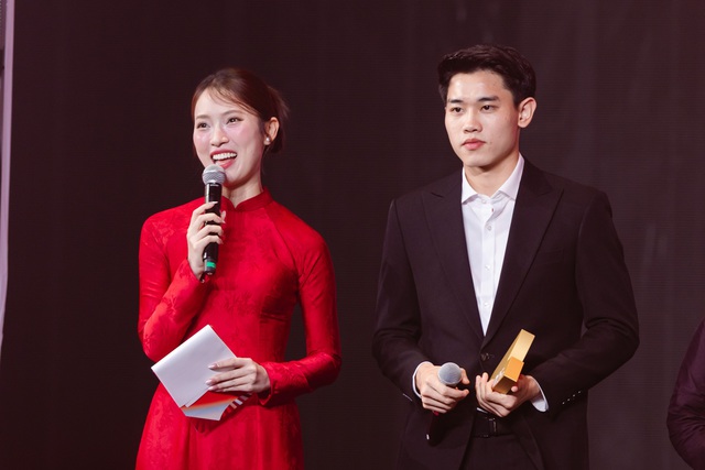 Tóm Đức Phúc - Đình Bắc trò chuyện rôm rả ở WeChoice Awards, 1 chi tiết lạ được netizen bàn tán không ngớt- Ảnh 5.