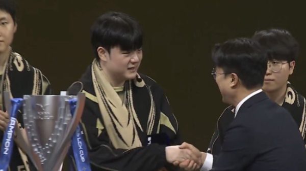 CĐM khó hiểu khi FMVP của LCK Cup 2026 lại không được tiền thưởng như Zeus năm trước canyon fmvp thumbjpg