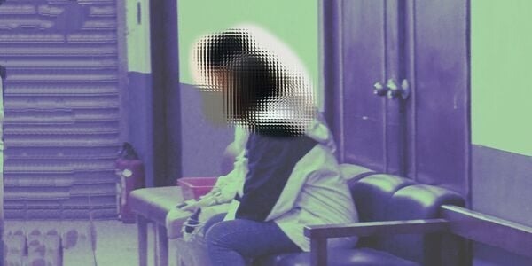 Bé gái 9 tháng tuổi tử vong vì bị mẹ bỏ ở nhà một mình suốt 7 tiếng- Ảnh 1.