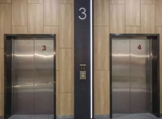 Mua chung cư giá rẻ, chỉ được đi thang bộ, người phụ nữ xin góp 360 triệu đồng dùng chung thang máy nhưng hàng xóm nhất quyết từ chối- Ảnh 1.