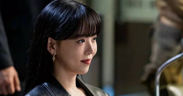 Ra mà xem phim Hàn đang chiếm top 1 Việt Nam: Nữ phụ càng điên càng đẹp, đến giọng nói cũng cao sang hơn người cashero kang han na leather coat 1767860970571 1767860972751649178942 19 0 557 1028 crop 176786106901565196971jpg